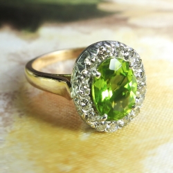 Beautiful Vintage Peridot & Diamond Halo Ring 18k